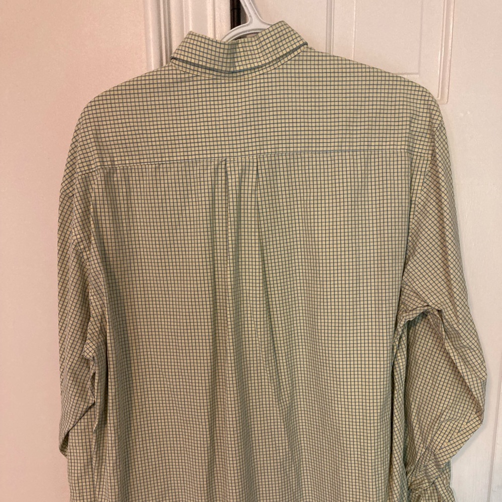 Vineyard Vines Button Down Medium - image 4